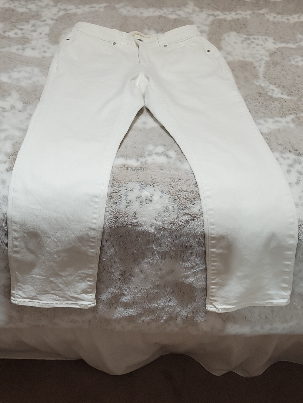 Crisp White Women Levi Straight-Leg Jeans